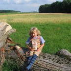 Niña en la granja Bauckhof, de agricultura biodinámica