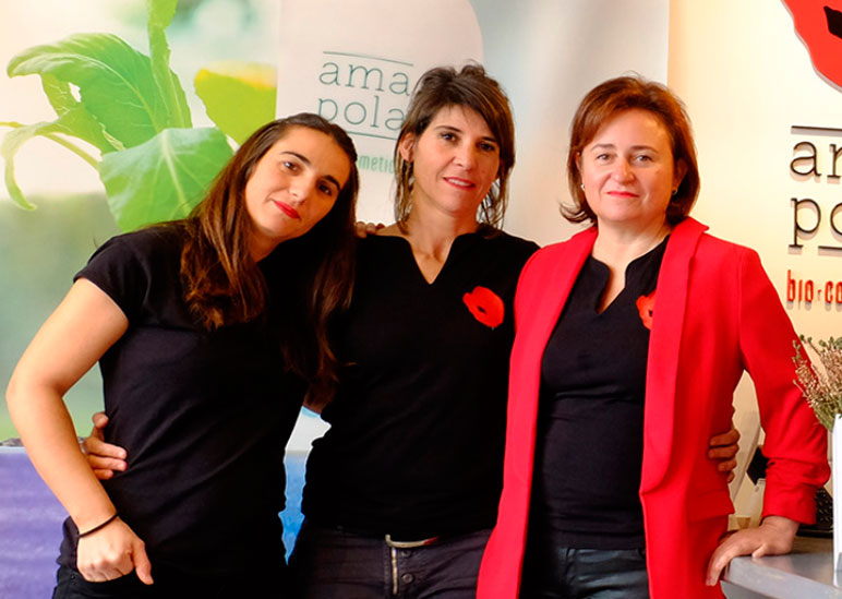 Ana Isabel y parte del equipo de Amapola Biocosmetics