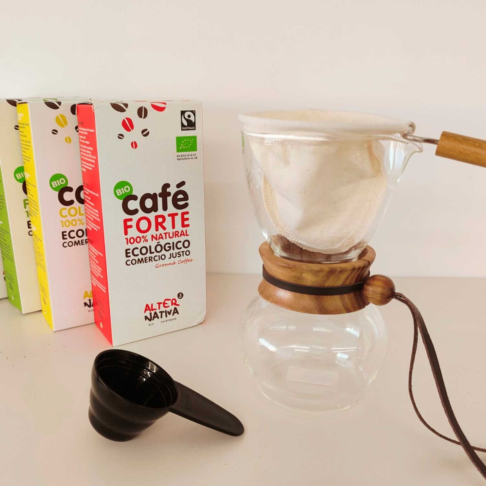 Cafetera de goteo con cuello de madera 240 ml, de Hario