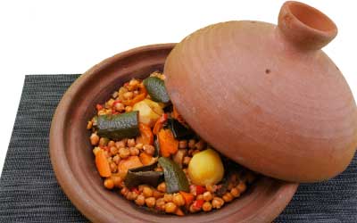 Te enseñaré a cocinar tajine marroquí.