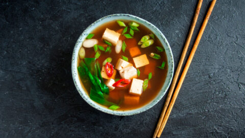 Receta de sopa de miso con verduras y tofu - Blog Conasi