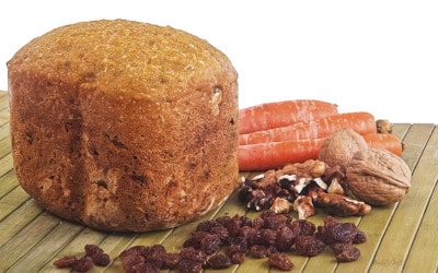 Pan de espelta con zanahoria, pasas y nueces