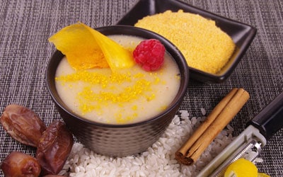 Crema de arroz con dátiles y mango