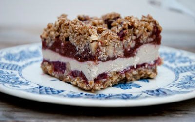 Tarta de yogur con higos y crujiente de avena