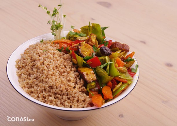 Cuscús de trigo sarraceno con verduras variadas. Un plato saludable, vegano, sin gluten