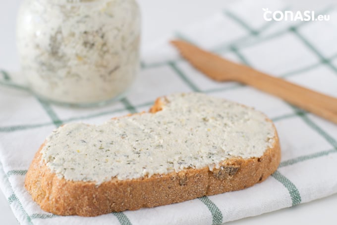 Con la pulpa sobrante de hacer el yogur hemos obtenido este queso fresco vegano