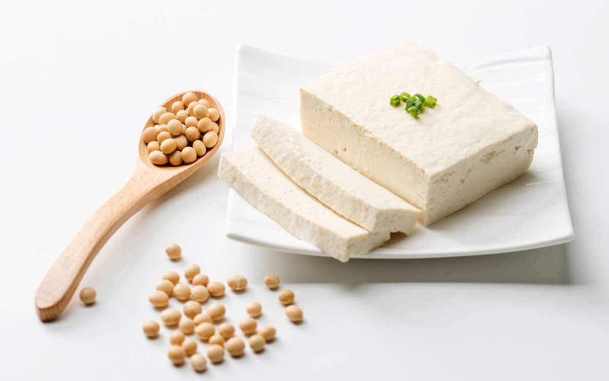 Quieres aprender a hacer tofu casero? Te lo mostramos paso a paso