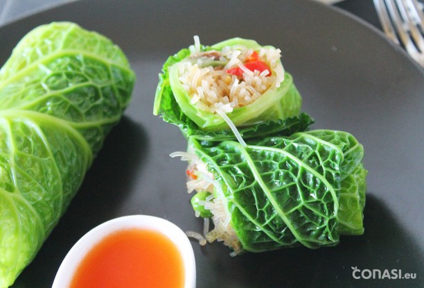 Rollitos de col con salsa agridulce