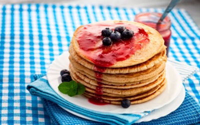 Tortitas sin gluten con mermelada de arándanos