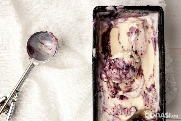 Helado de yogur hecho en la heladera de Unold