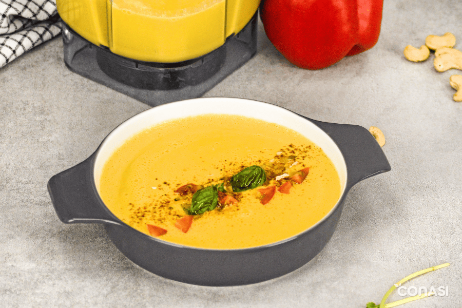 primer plano de la crema thai servida en un plato