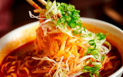 Sopa de miso con fideos de boniato y chirivía