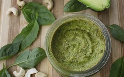 Pesto de aguacate y anacardos