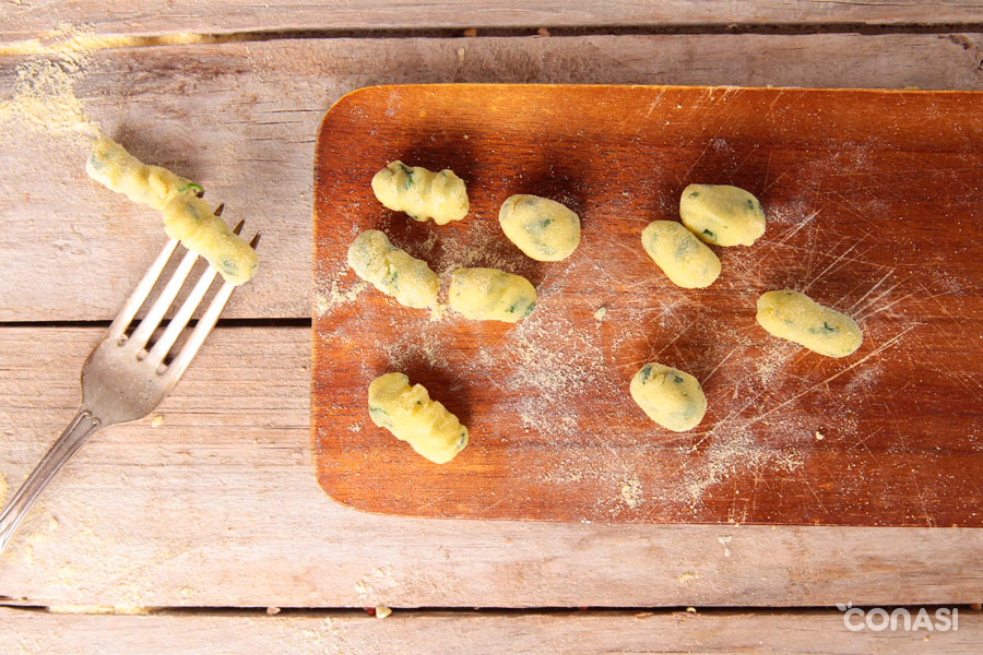 ñoquis veganos con salsa de pesto