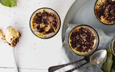 Falso tiramisú de mandarina con bizcocho de castaña, especias y cacao