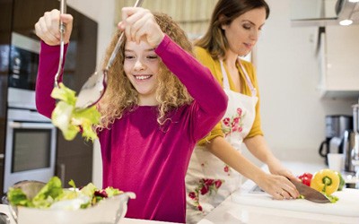 Cómo lograr que tus hijos coman sano (y disfruten de ello)