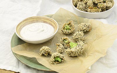 Floretes de brócoli empanados con queso de semillas