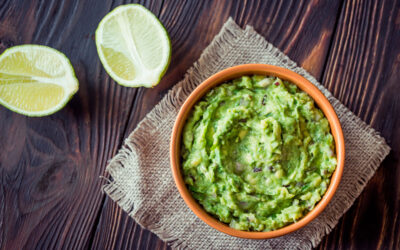 Guacamole hecho con la pulpa de leche de avena y almendras