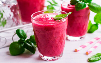 Smoothie de remolacha, arándanos y fresas hecho con Vitamix