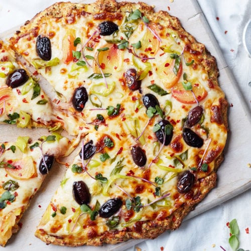 Pizza de coliflor, masa hecha con coliflor picada ¡te sorprenderá!
