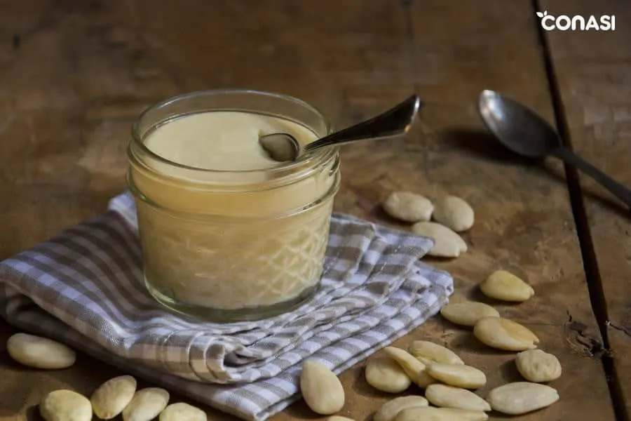Yogur vegano de almendras - Alimentos probióticos y fermentados