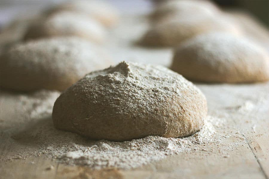 Antes de hornear el pan hay que asegurarse que la masa está en su punto idóneo