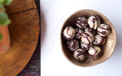 Trufas veganas de chocolate blanco y negro