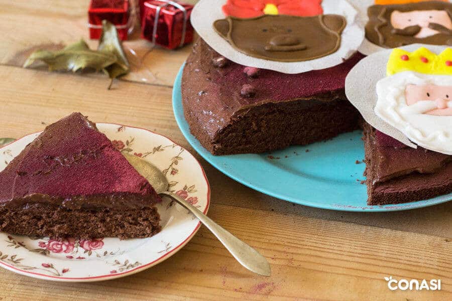 Tarta de los Reyes Magos Vegetarianos, cortada