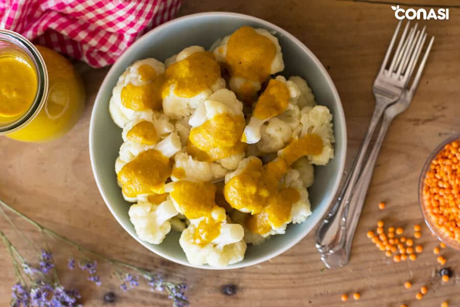 Coliflor con salsa de lenteja roja - como cocinar verduras crucíferas