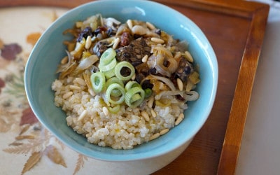 Tempeh encebollado