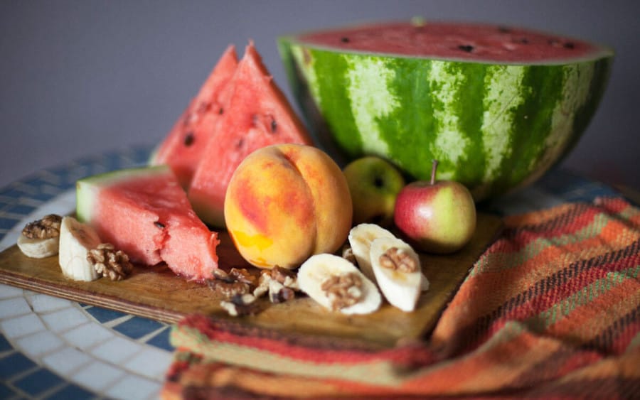 Un bodegón de frutas veraniegas - Macrobiótica en verano Un bodegón de frutas veraniegas - Macrobiótica en verano