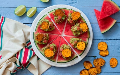 Guacamole de sandía con chips de boniato