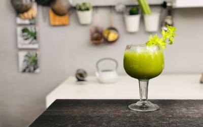 Zumo verde con infusión detox