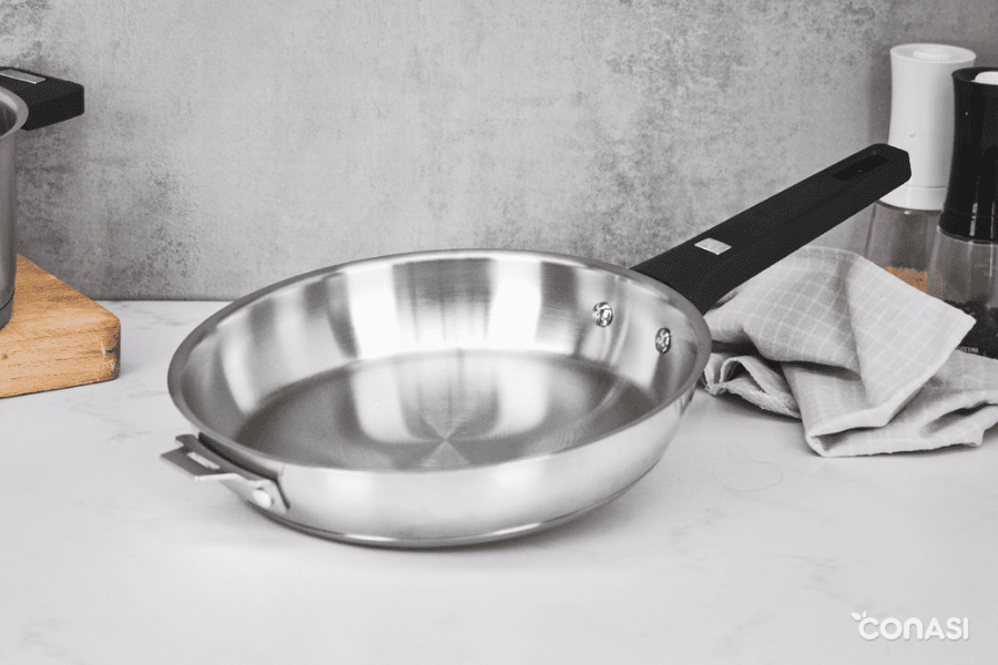 Sartén de acero inoxidable Lacor, dentro de las sartenes saludables