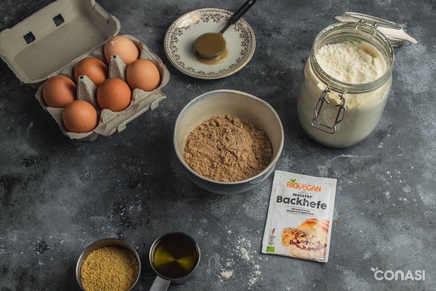 Ingredientes para el pan de harina de almendras Ingredientes para el pan de harina de almendras