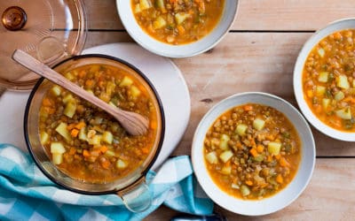 Cómo cocinar lentejas con verduras: trucos y receta paso a paso