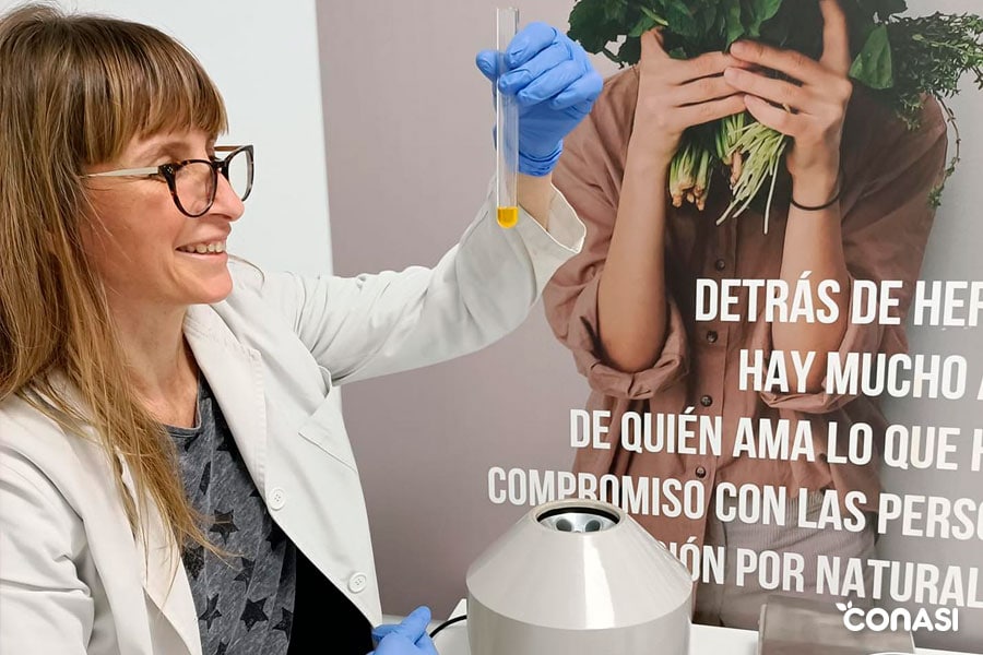 Mayte de Herbera en su laboratorio