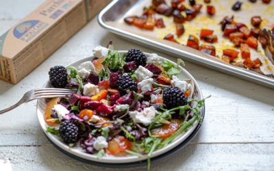 Ensalada de remolacha, moras y rúcula