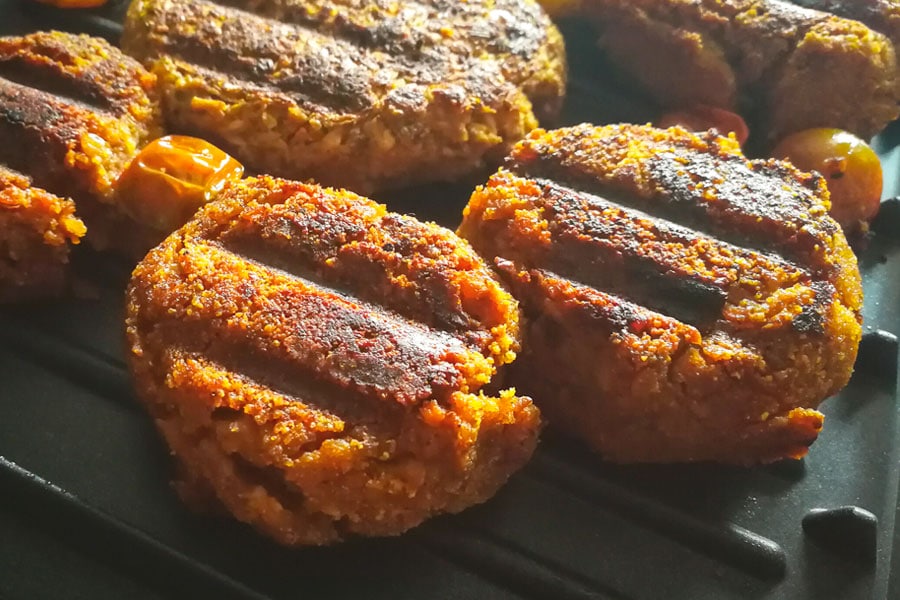 Hamburguesas veganas a la parrilla.