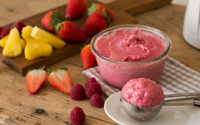 Helado de piña, fresa y frambuesa