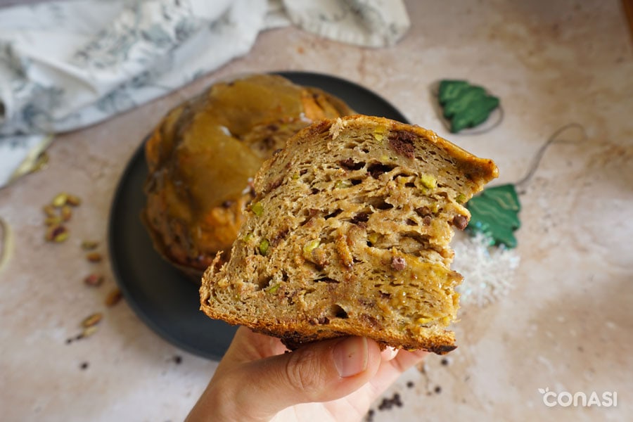 trozo de panettone, vista lateral interior