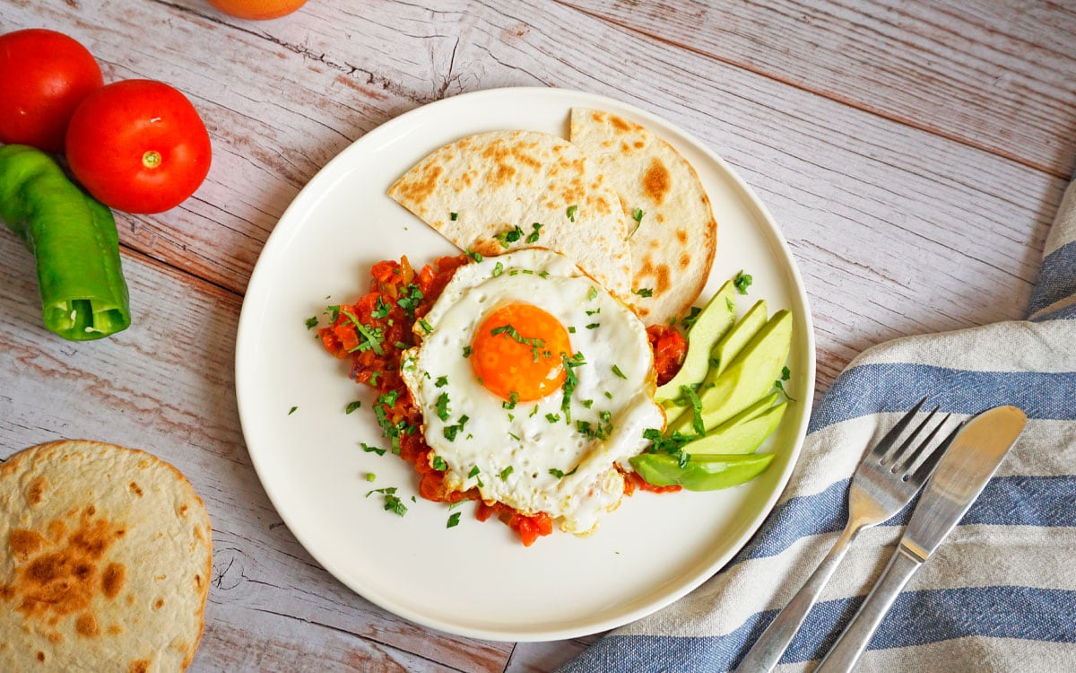 Receta de huevos rancheros, el clásico desayuno mexicano - Blog Conasi