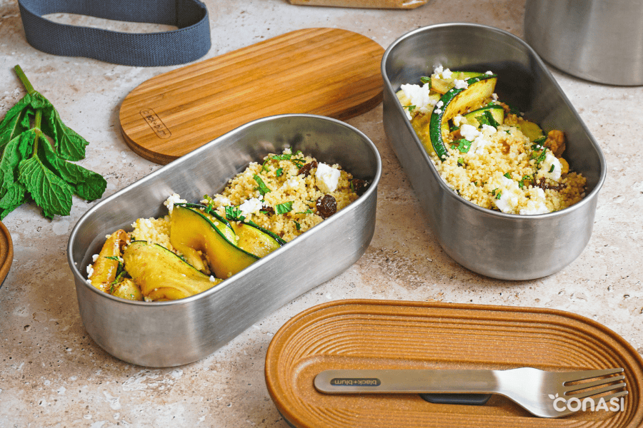 ensalada de cuscús templada lista para llevar en fiambrera ensalada de cuscús templada lista para llevar en fiambrera